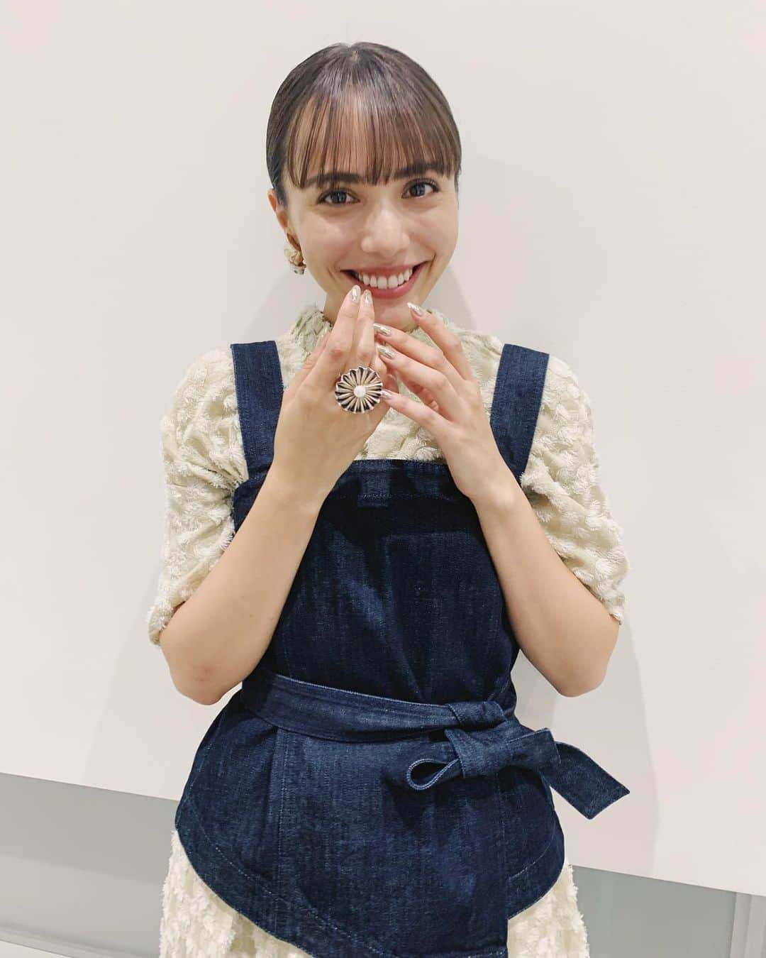 伊藤ニーナさんのインスタグラム写真 - (伊藤ニーナInstagram)「お知らせ📢🌈 11/6(水) 19:56〜 日本テレビ 『1億人の大質問⁈ 笑ってコラえて！』に出演します🌿 ぜひチェックしてみてくださいね😘❤️」11月5日 19時16分 - ninaitoh