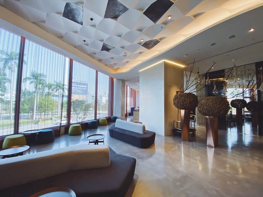 momo8631さんのインスタグラム写真 - (momo8631Instagram)「#momo8631travel 2019.11 秋の台湾その1 . 初高雄での宿泊先に選んだのが#briohotel  2018年にできたデザイナーズホテルです。 高雄の物価を考えるとちょっと高いけど、泊まる価値は十分ある。 なぜなら部屋やホテル内設備のデザインがかなりツボだったから！ 駅近で、スタッフの方もとても親切でした。 また次回も泊まりたいな☺︎ ...... #photography #travel #hotel #travelgram #taiwan #kaohsiung #instagood #tabijyo #台湾 #高雄 #ブリオホテル #宿泊 #ホテル #デザイナーズホテル #比欧致居 #blogも更新中」11月5日 19時34分 - momo8631