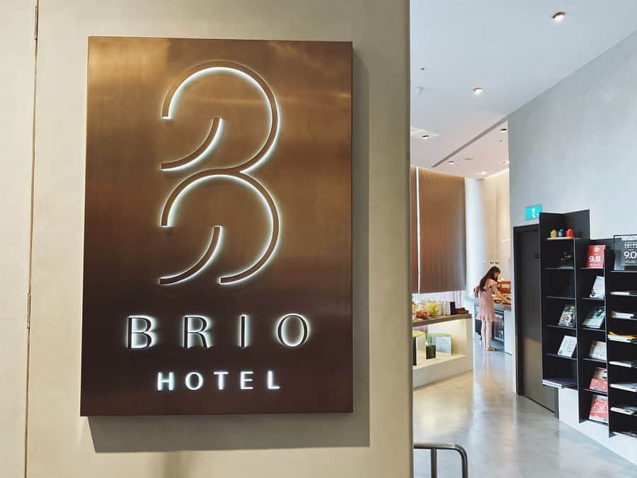 momo8631さんのインスタグラム写真 - (momo8631Instagram)「#momo8631travel 2019.11 秋の台湾その1 . 初高雄での宿泊先に選んだのが#briohotel  2018年にできたデザイナーズホテルです。 高雄の物価を考えるとちょっと高いけど、泊まる価値は十分ある。 なぜなら部屋やホテル内設備のデザインがかなりツボだったから！ 駅近で、スタッフの方もとても親切でした。 また次回も泊まりたいな☺︎ ...... #photography #travel #hotel #travelgram #taiwan #kaohsiung #instagood #tabijyo #台湾 #高雄 #ブリオホテル #宿泊 #ホテル #デザイナーズホテル #比欧致居 #blogも更新中」11月5日 19時34分 - momo8631