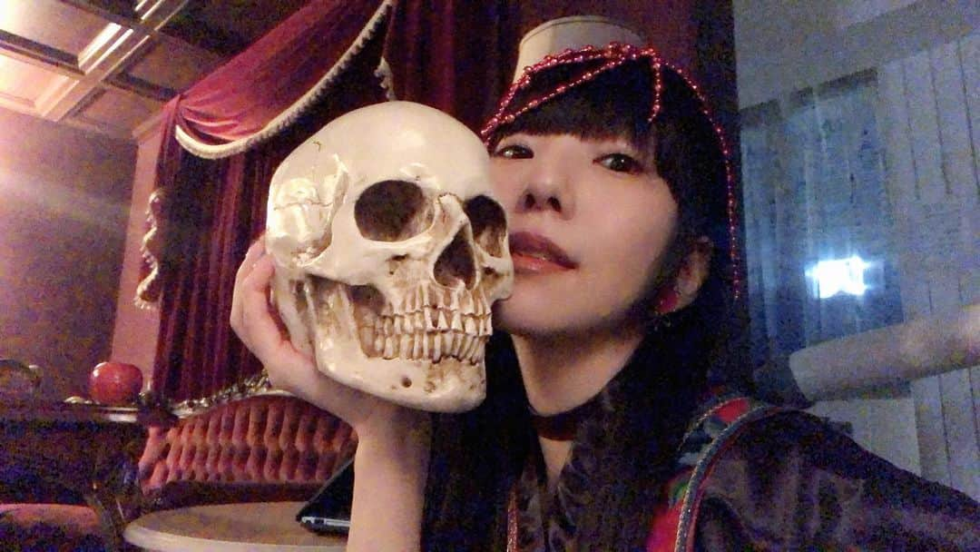 相沢梨紗さんのインスタグラム写真 - (相沢梨紗Instagram)「LAVILITHで撮影💀❣️ . . . #LAVILITH #japan #tokyo #popculture #💀 #gothic #neogothic」11月5日 19時40分 - risacheeese