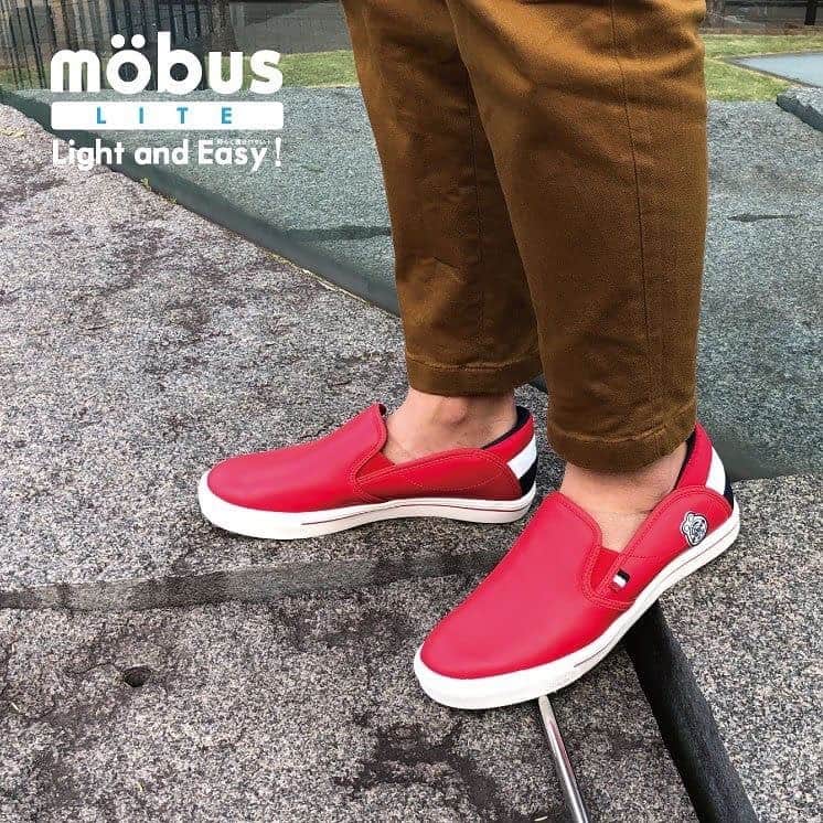 Mobus Footwearさんのインスタグラム写真 - (Mobus FootwearInstagram)「ML-004﻿ ﻿ mobus LITE﻿ ドイツブランドより”LITE and EASY!”(軽くて履きやすい!) ニューコンセプトのスニーカーコレクションが登場しました！﻿ なんと片足重量200-250g！(モデルによります。)*通常レザースニーカーは400グラム前後﻿ ﻿ モーブスが長年培ってきたスポーツシューズの経験を活かし、軽さを追求して履き心地の追いタウン向けの新しいコレクションをお届けします！﻿ ﻿ ーーーーーーーーーーー﻿ 👟﻿ ▶Price:5,990﻿ ▶Size:40-44﻿ ▶Material：PU﻿ ーーーーーーーーーーー﻿ 🔍﻿ ﻿ ML-004の購入はアカウントトップの（@mobusofficial）から！﻿ ﻿  #mobus﻿ #モーブス #mobussneaker #モーブススニーカー﻿ #ドイツ #mobusofficial  #mobuslite  #ML-004﻿ #おしゃれさんと繋がりたい ﻿ #足元倶楽部 ﻿ #スニーカー女子﻿ #スニーカー好きな人と繋がりたい ﻿ #足元クラブ﻿ #ファッション部 ﻿ #スニーカー男子 ﻿ #スニーカー同好会﻿ #スニーカー好きと繋がりたい ﻿ #kicks ﻿ #kickstagram﻿ #コーデ ﻿ #コーディネート ﻿ #カジュアルコーデ﻿ #スニーカーコーデ ﻿ #秋コーデ ﻿ #足元コーデ﻿ #カジュアルファッション ﻿ #キックス ﻿ #スニーカー大好き﻿ #シューズ﻿ #ドイツ ﻿ #ブンデスリーガ ﻿」11月5日 19時41分 - mobusofficial