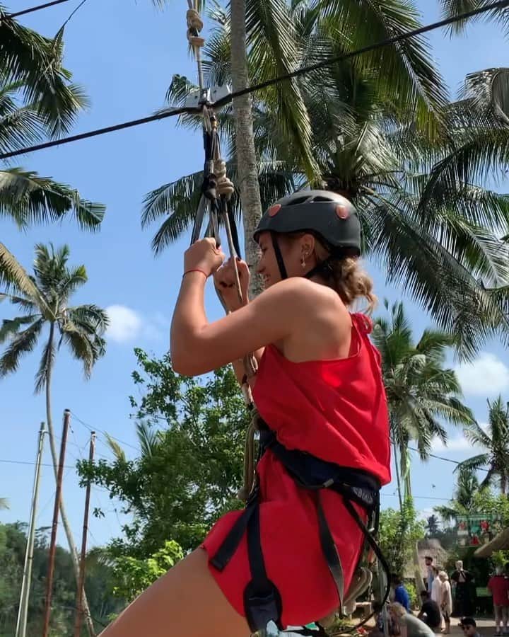 ソフィア・ケニンのインスタグラム：「Flying over gorgeous rice paddies in Bali 🚀」