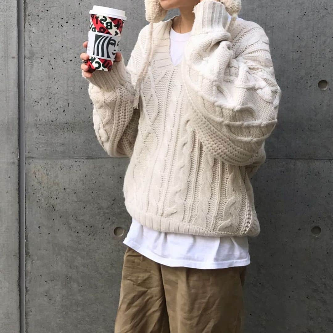 長谷川あやさんのインスタグラム写真 - (長谷川あやInstagram)「⛄️⛄️⛄️ #fashion #ootd #outfit #code #coordinate #style #titivate #titivatestyle #152せんちこーで #ティティベイト #ケーブル編みキーネックニットプルオーバー @titivatejp #ママコーデ ・ ・ ・ お布団のぬくぬくが恋しい季節、、、 朝起きるのがつらーい😂🙌 ・ 全員機械音痴な我が家は ここ数日間📱のバックアップが 一生できずに苦しんでます👼 ・ せっかくiPhone11買ったのに使えないなんて😭」11月6日 6時59分 - ayasuke_0516