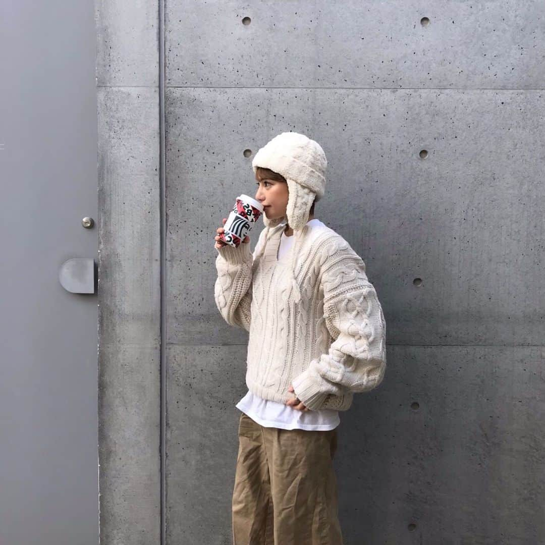 長谷川あやさんのインスタグラム写真 - (長谷川あやInstagram)「⛄️⛄️⛄️ #fashion #ootd #outfit #code #coordinate #style #titivate #titivatestyle #152せんちこーで #ティティベイト #ケーブル編みキーネックニットプルオーバー @titivatejp #ママコーデ ・ ・ ・ お布団のぬくぬくが恋しい季節、、、 朝起きるのがつらーい😂🙌 ・ 全員機械音痴な我が家は ここ数日間📱のバックアップが 一生できずに苦しんでます👼 ・ せっかくiPhone11買ったのに使えないなんて😭」11月6日 6時59分 - ayasuke_0516