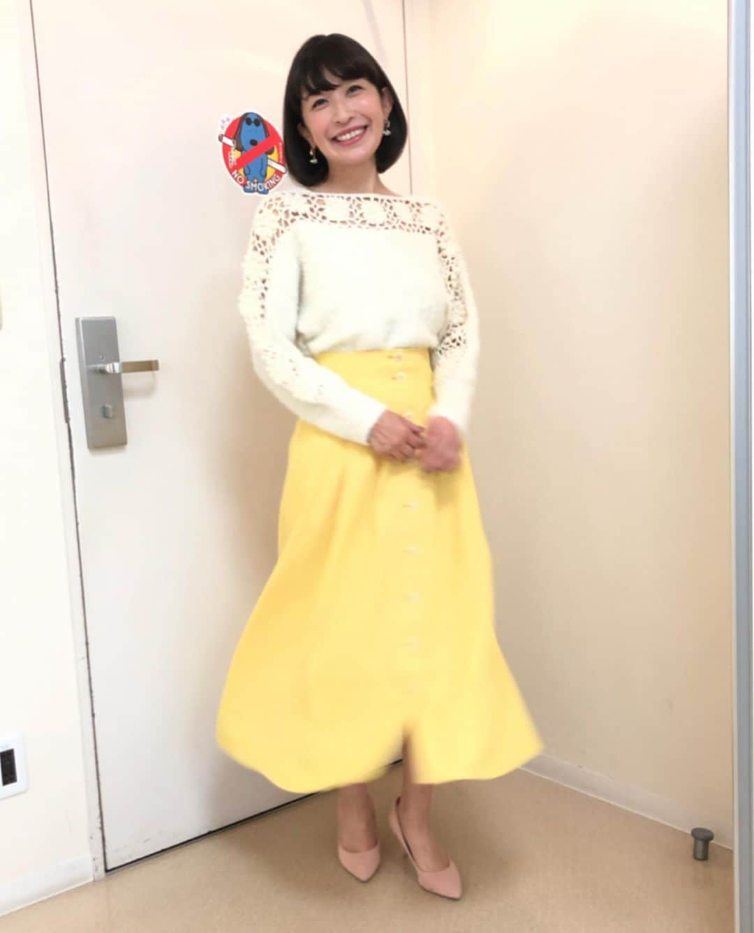 小野真弓さんのインスタグラム写真 - (小野真弓Instagram)「おはようございます(´∀｀) 先日着用したお洋服🌸肌触りが柔らかくて可愛らしいニット🐏優しく柔らかい人になれる魔法がかかりそう(*^_^*) #花コサージュ#ニット#衣装#双子風#frenchpave #魔法がとけたら中身はおじさん#内緒だよ🤫 今日も優しい一日を🌾」11月6日 6時19分 - hanaharuaroi