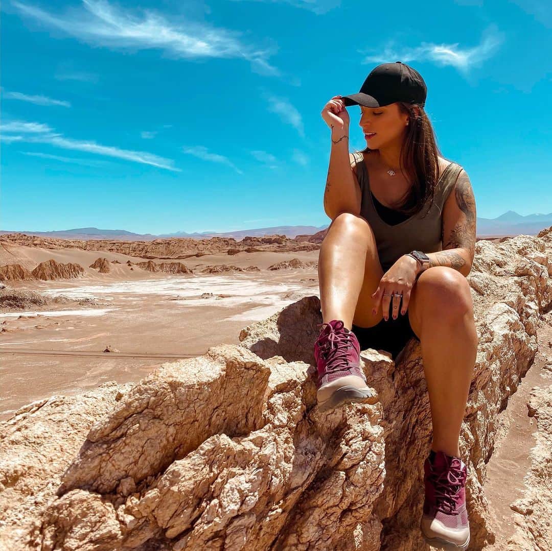 Bruna Unzuetaのインスタグラム：「E que comece o tour por San Pedro de Atacama 🇨🇱 a nossa primeira parada foi no Vale de la Luna, um lugar lindo e muito especial!  Me contem aqui o que vocês querem ver nos meus stories e no vlog? ❤️ #ChileTravel @ChileTravel」