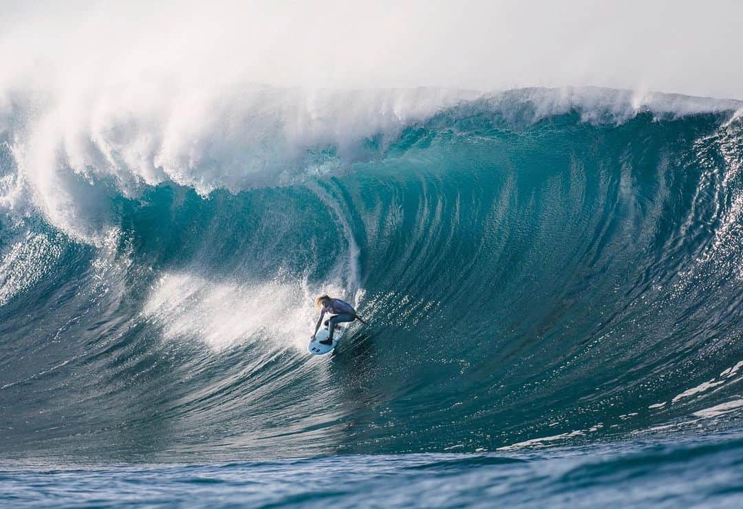 ローラ・エンバーさんのインスタグラム写真 - (ローラ・エンバーInstagram)「Winter swells in Aus coming to an end. What a year it’s been. We can’t wait to show you what we’ve been working on with @undonefilm soon.  For now check out @extremeofficial New Web series showcasing female big wave surfers from around the world - Ep 1 of ‘Beauty & the Beast’ out now. Link in Bio - pic @glasshousephotography」11月6日 6時37分 - lauraenever