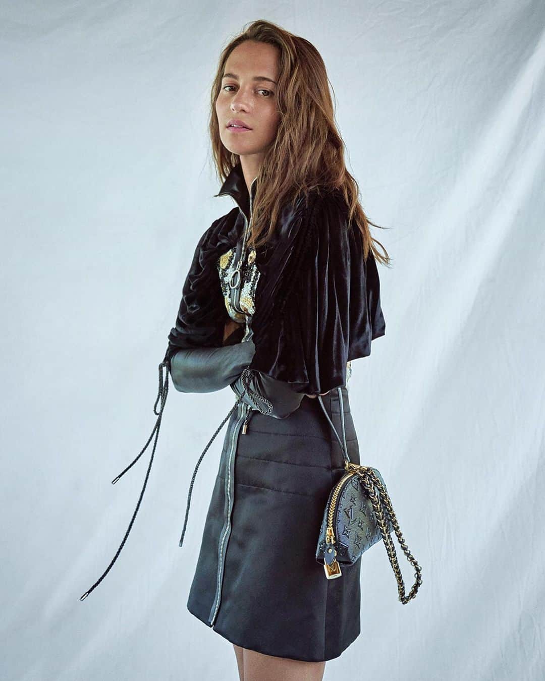 アリシア・ヴィキャンデルのインスタグラム：「@ellekorea」