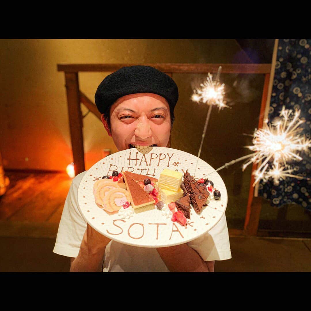 のインスタグラム：「会社の仲良し達にお祝いして貰って。 サプライズ（）してもらって。 幸せです。 たくさんのDMもありがとうございます！  #birthday thday #thankyou  #myfriends #portrait  Photo by Minoru.」