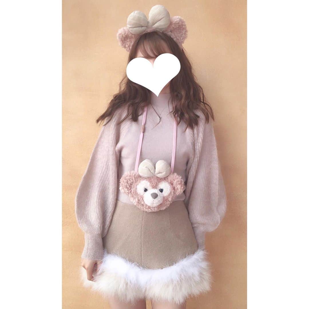 おまみさんのインスタグラム写真 - (おまみInstagram)「＊﻿ ＊﻿ disney coordinate 。♡﻿ ﻿ ﻿ tops:lilybrown﻿ bottoms:lilybrown﻿ ﻿ ﻿ shelliemay code 。♡﻿ ﻿ @lily_brown_official のピンクver 。♡﻿ 薄手なのにあったかいし着やすいの 。ファーショーパンはやっぱり可愛い 。♡﻿ ﻿ ﻿ #coordinate #code #outfit #ootd #wear #fashion #コーディネート #コーデ #コーデ記録 #ファッション #ファッションコーデ #おまみ服 #今日のコーデ #lilybrown #リリーブラウン #冬服 #冬服コーデ #disneysea #ディズニーシー #disneycode #ディズニーコーデ #shelliemay #shelliemaycode #シェリーメイコーデ #シェリーメイ #ニットコーデ #disney #ディズニー #シェリーメイバウンド #ショーパン」11月5日 22時37分 - 0mm157