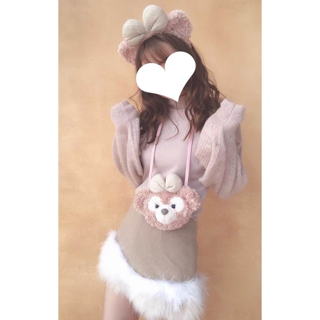 おまみさんのインスタグラム写真 - (おまみInstagram)「＊﻿ ＊﻿ disney coordinate 。♡﻿ ﻿ ﻿ tops:lilybrown﻿ bottoms:lilybrown﻿ ﻿ ﻿ shelliemay code 。♡﻿ ﻿ @lily_brown_official のピンクver 。♡﻿ 薄手なのにあったかいし着やすいの 。ファーショーパンはやっぱり可愛い 。♡﻿ ﻿ ﻿ #coordinate #code #outfit #ootd #wear #fashion #コーディネート #コーデ #コーデ記録 #ファッション #ファッションコーデ #おまみ服 #今日のコーデ #lilybrown #リリーブラウン #冬服 #冬服コーデ #disneysea #ディズニーシー #disneycode #ディズニーコーデ #shelliemay #shelliemaycode #シェリーメイコーデ #シェリーメイ #ニットコーデ #disney #ディズニー #シェリーメイバウンド #ショーパン」11月5日 22時37分 - 0mm157