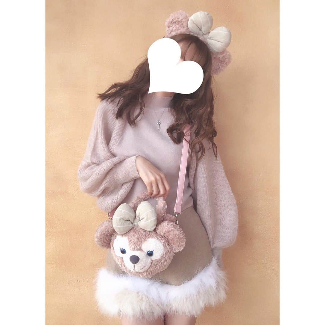 おまみさんのインスタグラム写真 - (おまみInstagram)「＊﻿ ＊﻿ disney coordinate 。♡﻿ ﻿ ﻿ tops:lilybrown﻿ bottoms:lilybrown﻿ ﻿ ﻿ shelliemay code 。♡﻿ ﻿ @lily_brown_official のピンクver 。♡﻿ 薄手なのにあったかいし着やすいの 。ファーショーパンはやっぱり可愛い 。♡﻿ ﻿ ﻿ #coordinate #code #outfit #ootd #wear #fashion #コーディネート #コーデ #コーデ記録 #ファッション #ファッションコーデ #おまみ服 #今日のコーデ #lilybrown #リリーブラウン #冬服 #冬服コーデ #disneysea #ディズニーシー #disneycode #ディズニーコーデ #shelliemay #shelliemaycode #シェリーメイコーデ #シェリーメイ #ニットコーデ #disney #ディズニー #シェリーメイバウンド #ショーパン」11月5日 22時37分 - 0mm157