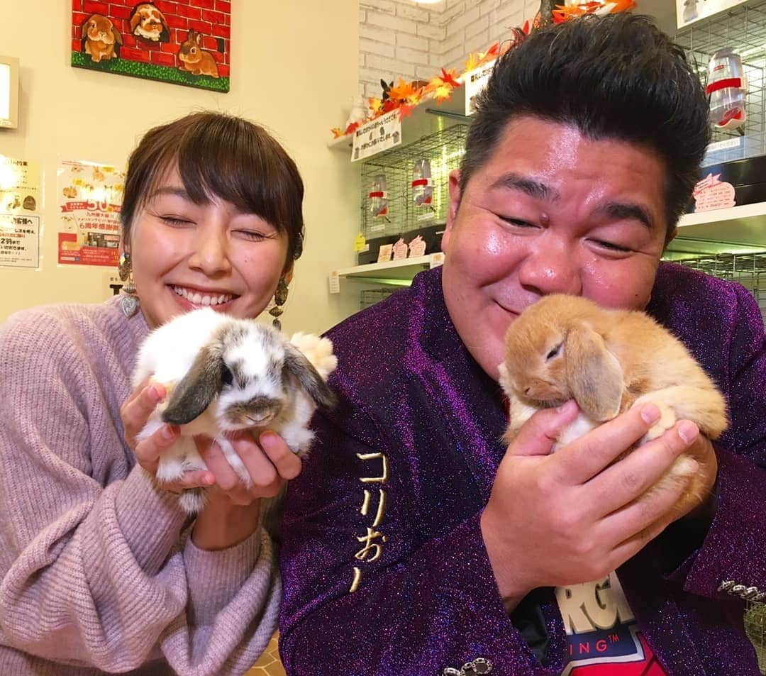橋本真衣のインスタグラム：「. もふもふした...!!!🐰 . . #ももち浜ストア#今回は真衣おし#うさぎ#もふもふ#もふもふもふもふ」