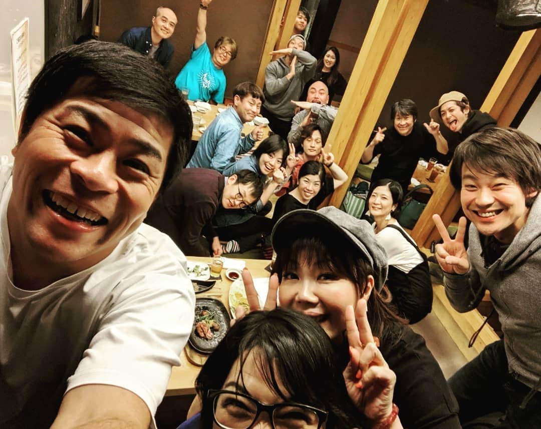 守谷日和のインスタグラム：「. 空晴プロデュース 「ボクのサンキュウ。」大阪10公演、全公演終了しました。連日たくさんご来場ありがとうございます！ 大阪公演の打ち上げ！ 8日からは東京のCBGKシブゲキ！！でスタート。10日までやってます！！残り5公演。 . 言うときますがええ味出さしてもろてます！ 8日からのCBGKシブゲキ！！ぜひ見に来てください！！ . #空晴 脚本・演出 #岡部尚子 出演 #上瀧昇一郎 #小池裕之 #駒野侃 （以上　空晴） ゲスト #小川菜摘 #浅野彰一 #なだぎ武 #國藤剛志 #平田裕一郎 #TMAX #守谷日和 #ボクのサンキュウ . 制作補助 #古谷ちさ #南川泰規 （以上　空晴） #上原恵美 敬称略 . #ハッシュタグだらけ . 単独のチケット買ってくれたみなさん本当にありがとうありがとうありがとうありがとうありがとう！！！」