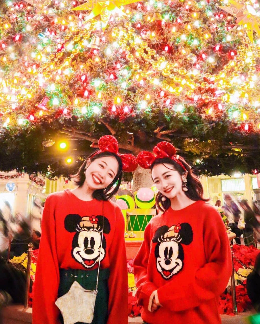 中島絢乃さんのインスタグラム写真 - (中島絢乃Instagram)「🎄❤️❤️﻿ ﻿ ﻿ ﻿ 連休インスタお休みしたので、﻿ また元気に復活します😍🔥💕💕﻿ ﻿ ﻿ ﻿ ﻿ ﻿ パークはもう#クリスマス 一色🧣☃️💕💕﻿ ﻿ 妹ちゃん(@nakajima_natsuki )と﻿ 夜の#ツリー を観てきたよ👀❤️🎄﻿ ﻿ ﻿ キラッキラで幸せになったー！！！！！﻿ クリスマス！！好き！！！！！🥺💋﻿ (どのシーズンも言ってるよね🤣笑)﻿ ﻿ ❤︎❤︎❤︎❤︎❤︎❤︎❤︎❤︎❤︎❤︎❤︎❤︎❤︎❤︎❤︎❤︎﻿ #disneysisters_jp#中島姉妹 👭」11月5日 22時54分 - nakajima_ayano