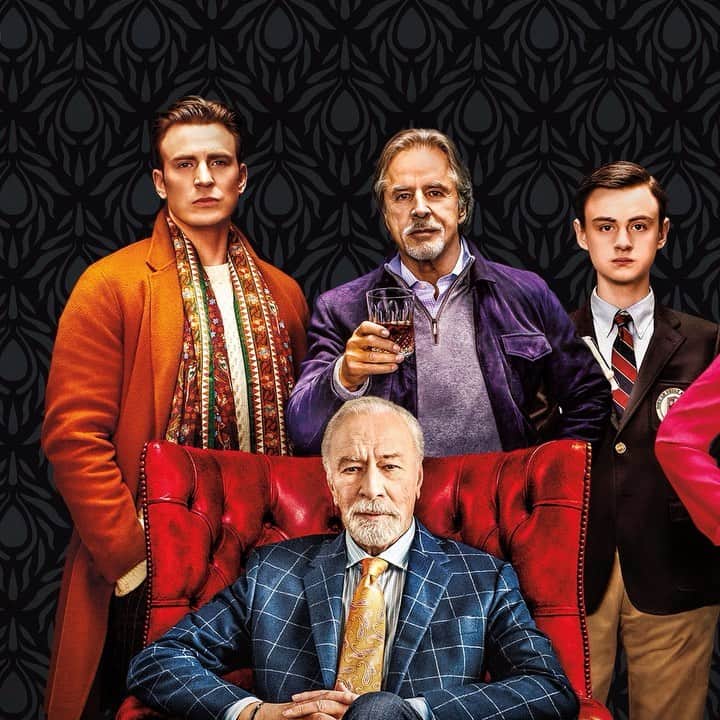 アナ・デ・アルマスのインスタグラム：「Family drama has never been more fun! 🔪 Catch #KnivesOut in theaters this Thanksgiving – tickets at https://tickets.knivesout.movie/ 🎟🎟」