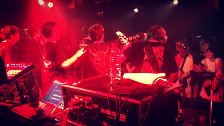 KAI_SHiNEのインスタグラム：「1104 極音TOUR #10 @周南 RISE🐡 お初の会場ながら、ここもまた激アツだった‼︎また行きたい‼︎✨ 前日からのGrooveの流れで最後は一緒に遊べたよ😁👍 Thanxxx‼︎🤘🤘🤘 ﻿ #山嵐 #オメでたい頭でなにより  #極音tour #day10 #yamaguchi #syuunan #rise  #livehouse #live #life #vibe  #tour #journey #yamaarashi  #session #ぽにきんぐだむ  #感謝 #jp」