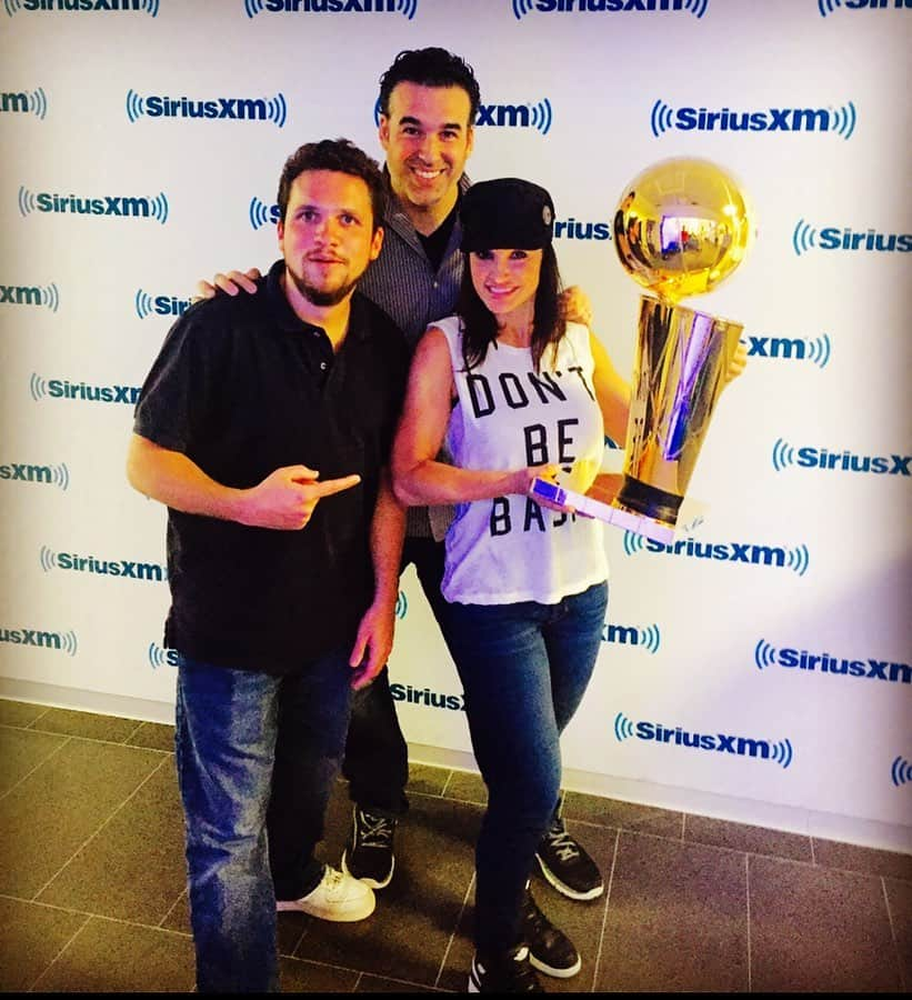 リサ・アンさんのインスタグラム写真 - (リサ・アンInstagram)「Throwback #MorningMen family photo! I will be visiting the show today 9:30am ET Mad Dog Sports Radio @siriusxm CH 82 #FALNation #dontbebasic #FALette 🏀🏆」11月5日 23時10分 - thereallisaann