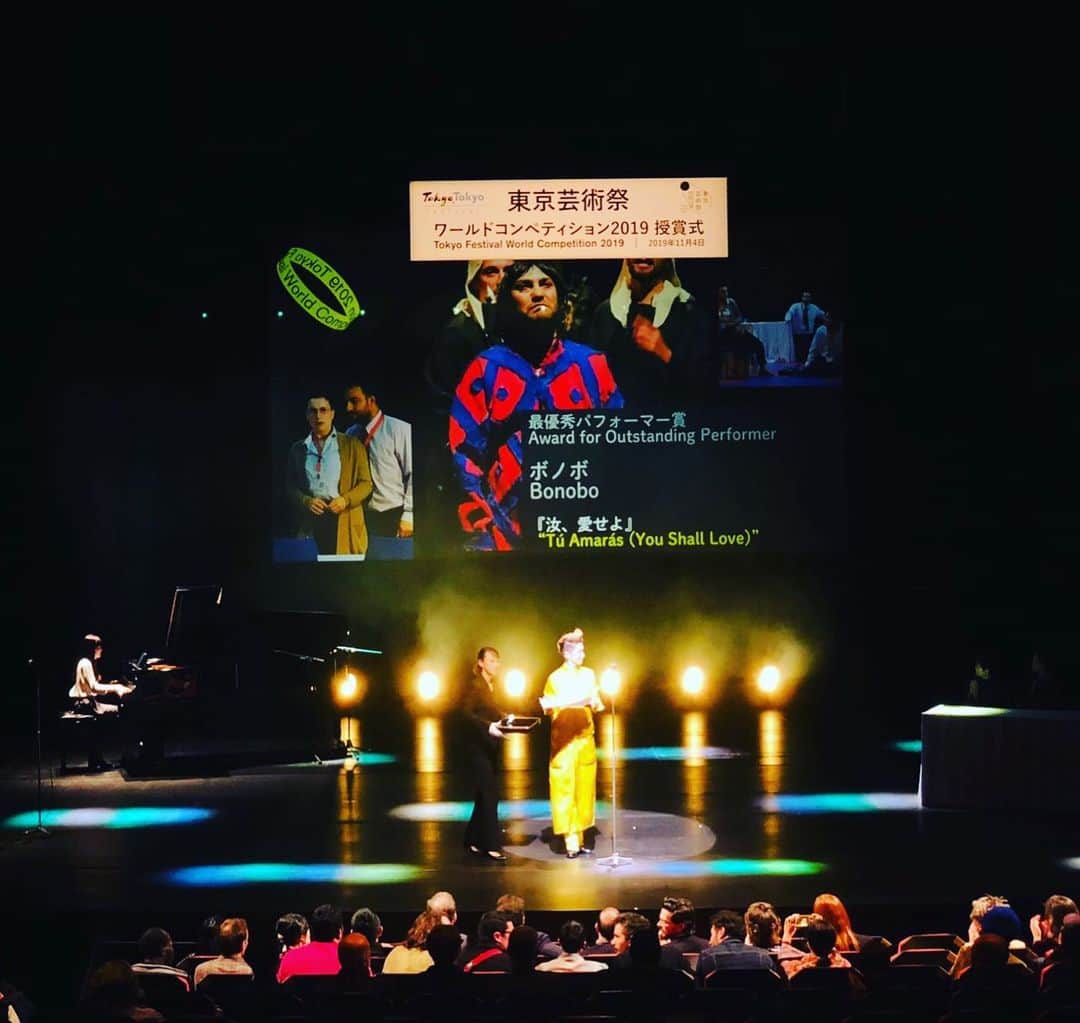 夏木マリさんのインスタグラム写真 - (夏木マリInstagram)「10月29日～11月4日に開催された東京芸術劇場での『東京芸術祭ワールドコンペティション2019』。11月4日の授賞式で最優秀作品賞ほか各賞を発表しました。  ジュリエット.ビノシュさんを審査委員長に7人の審査は、熱を帯び何時間もかかりましたが、6作品の中から 以下が決定しました。  南米、アフリカ、ヨーロッパ、オセアニア、アジアそれぞれのクリエイションに感動でした！  舞台芸術を志す世界中の人々が活躍しやすいような仕組みをつくることに 関われたことは、喜びでした。 2030年代に繋がることを祈ります。  東京都、豊島区のサポートにも感謝です。  最優秀作品賞　『紫気東来−ビッグ・ナッシング』戴陳連 (ダイ・チェンリエン)  最優秀パフォーマー賞　ボノボ（『汝、愛せよ』） 最優秀スタッフ賞　ボブ・スコット（『ハウリング・ガールズ』音響デザイン）  批評家賞　『汝、愛せよ』ボノボ  観客賞　『汝、愛せよ』ボノボ  スタッフの皆様もお疲れ様でした。  審査員 #フランス  #JulietteBinoche #韓国#梁正雄 #ニュージーランド#LemiPonifasio #ドイツ#ThomasOstermeier #南アフリカ共和国#BrettBailey #USA#EmilieJohnson  #小池百合子#高野之夫 #東京芸術祭#宮城聡#横山義志@mari_natsuki #夏木マリ#natsukirock #tokyo#theater」11月5日 23時21分 - mari_natsuki