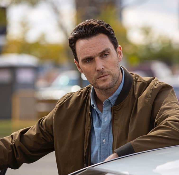 のインスタグラム：「What’s got Benny looking so concerned? Tune in TONIGHT 10pm on @abcnetwork for a brand new @emergenceabc. You are not going to believe the twist in tonight’s tale!! Don’t miss it folks! #emergence #abc #abcnetwork #falltv #drama #mystery #suspense #thriller #whoispiper #emergenceabc #benny #bennygallagher #scifi #twist #new #tonight #brandnewepisode」