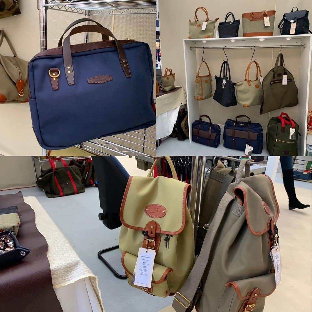 ジョンチャップマンのインスタグラム：「Perfect British Made Presents, on our stand M54 @spiritfairs #spiritofchristmas #chapmanbags #gifts #handcrafted #britishmade #madeinengland #luxurybritishmade #cumbria #spiritofxmas #spiritofchristmasfair #olympia #christmas presents」
