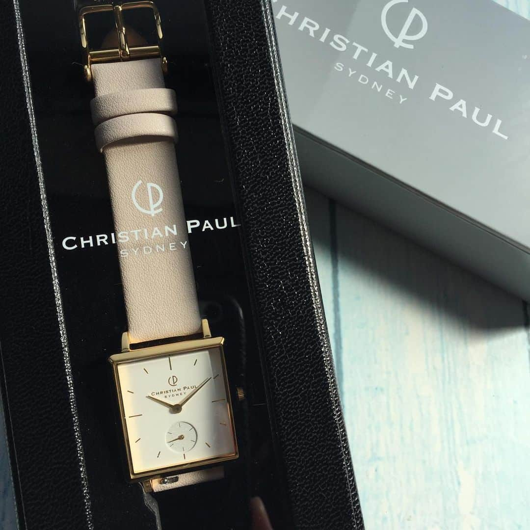 miho.a.nicoさんのインスタグラム写真 - (miho.a.nicoInstagram)「new in❤︎ ・ @christianpaulwatches_jp さんの時計😊 ベージュのベルトとスクエアのフェイス、ゴールドが上品✨ ・ ・ オフィシャルサイトでお使い頂けるクーポンを発行して頂きました❣️ ⭐︎クーポンパス：mihoanico ⭐︎クーポンURL：https://christianpaul.net/fs/christianpaul/CouponCode.html ⭐︎有効期限：11/10まで ・ オフィシャルサイトはこちら↓↓ @christianpaulwatches_jp ・ ・ ・ #watch #watches #christianpaul #クリスチャンポール  #時計 #腕時計 #christianpaul_jp #腕時計コーデ  #手元コーデ」11月6日 0時06分 - miho.a.nico