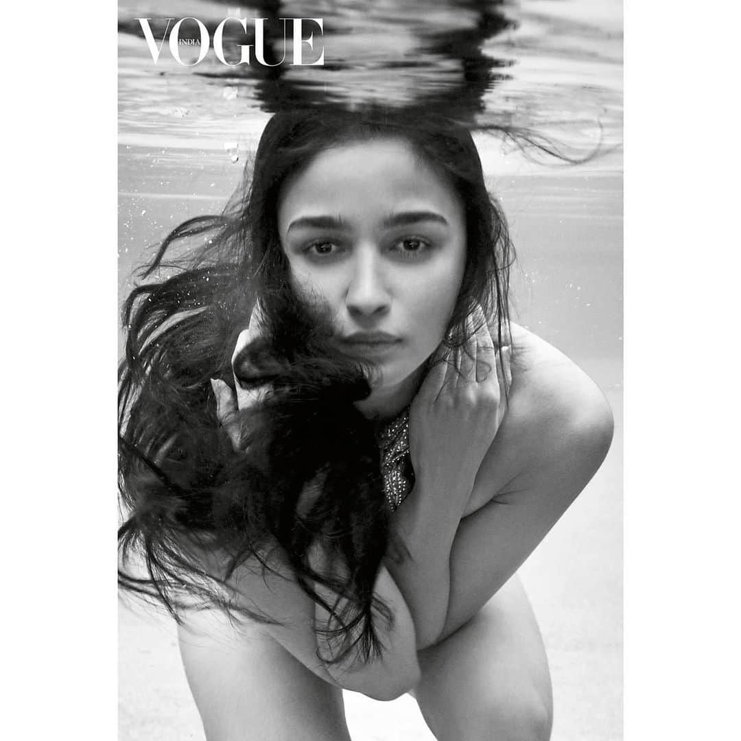 アリア・バットのインスタグラム：「🐳」