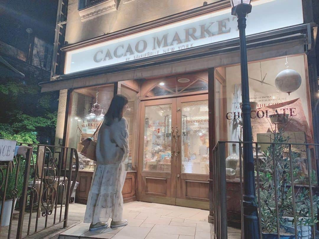 竹村美緒さんのインスタグラム写真 - (竹村美緒Instagram)「. CACAO MARKET by MarieBelle . . チョコレート専門店🍫 . . いろんなチョコの量り売りが☺️ . . 今度は早い時間に来てカフェも入ってみたいな☕️ . . . . . #チョコレート専門店#チョコレート#chocolate #cacaomarket #mariebelle #京都カフェ」11月6日 0時23分 - takemuramio