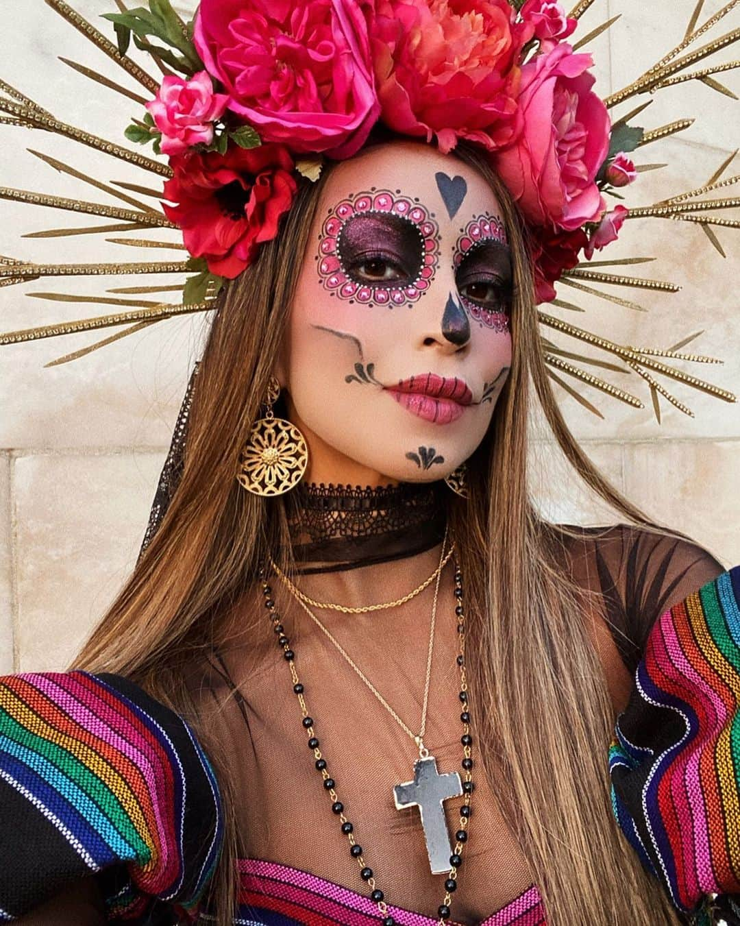 ジュリー・サリニャーナさんのインスタグラム写真 - (ジュリー・サリニャーナInstagram)「My #DayoftheDead 2019 look. 🌈💕 Thank you @lilylove213 for glammin’ me up!」11月6日 0時39分 - sincerelyjules