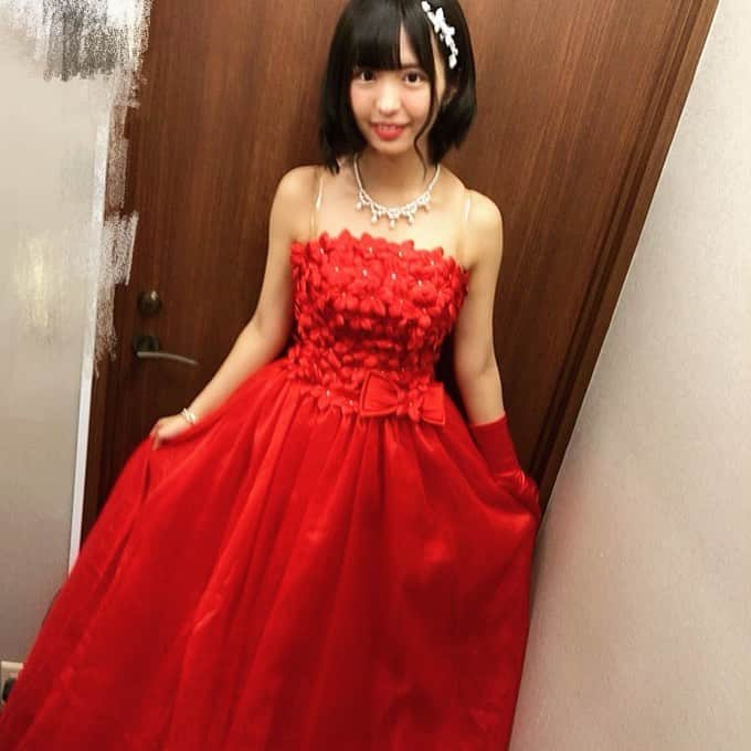 朝倉ゆりさんのインスタグラム写真 - (朝倉ゆりInstagram)「ぶれてる？笑 ❤️ 全身 ❤️ ． #エラバレシ #お誕生日 #birthday #dress #red #アイドル #cute #ちょうどeカップ #model #idol #그라비아 #아이돌 #모델 #扎心了 #예뻐요 #可愛 #晚上好 #早上好 #求关注」11月6日 0時47分 - eb_loverinko