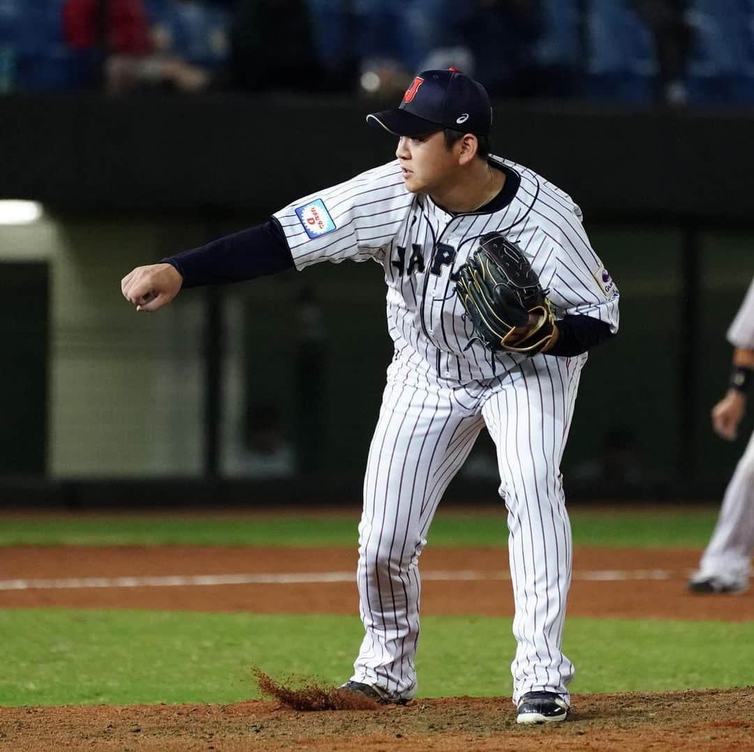 侍ジャパンさんのインスタグラム写真 - (侍ジャパンInstagram)「⠀ 第2回 WBSC プレミア12 オープニングラウンド 第1戦 日本 8 - 4 ベネズエラ  菊池涼介が3安打2打点の活躍✨ ルーキー・甲斐野央が逆転を呼び込む力投💪  #侍ジャパン #Premier12 #稲葉篤紀 #山口俊 #giants #甲斐野央 #sbhawks #菊池涼介 #carp #山崎康晃 #baystars」11月6日 1時36分 - samuraijapan_official