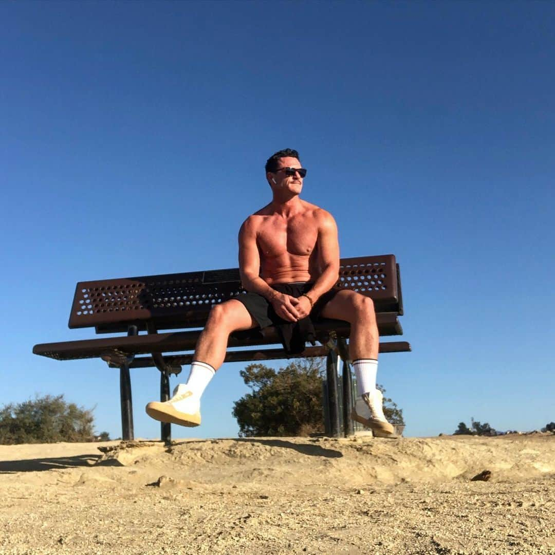 ルーク・エヴァンズさんのインスタグラム写真 - (ルーク・エヴァンズInstagram)「Big kid...」11月6日 1時58分 - thereallukeevans