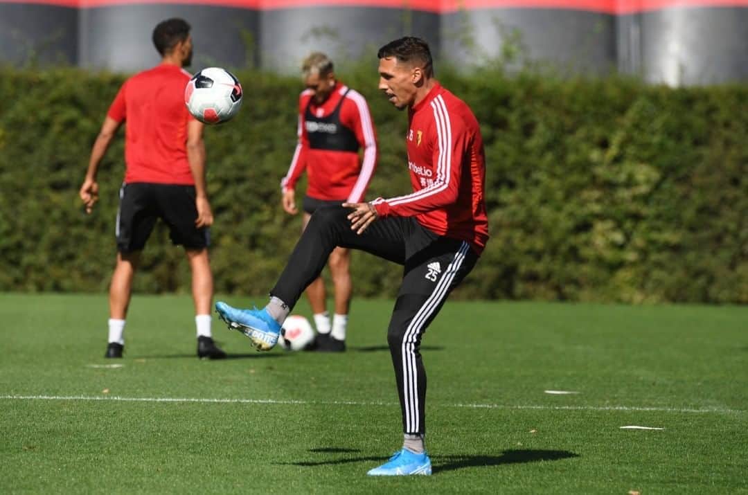 ヨゼ・ホレバスのインスタグラム：「Keep it up ⚽⁠ ⁠ #practice #keepitup #nikefootball #watfordfc #watford」