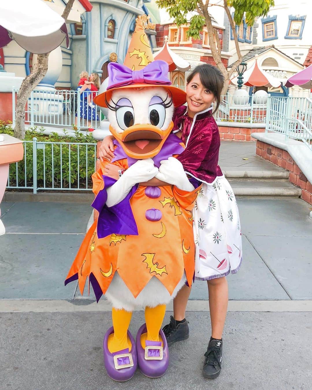 矢部あやのインスタグラム：「201809 4day  デイジーのリクエストでバックハグ！ やることかわいすぎやろー！！」