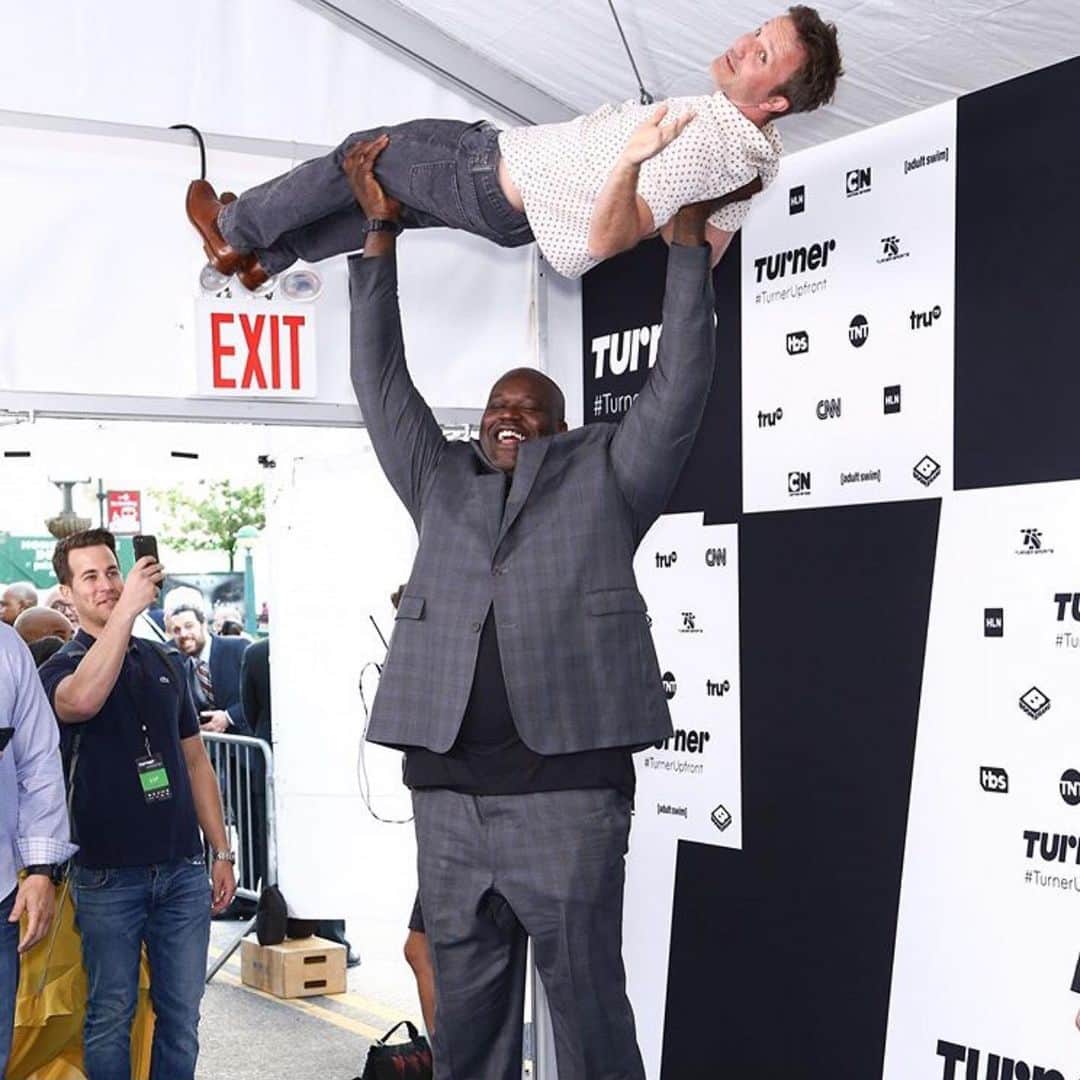 ブレッキン・メイヤーのインスタグラム：「A lil Tuesday pick me up from @Shaq. Swipe to see me pick Diesel up.」