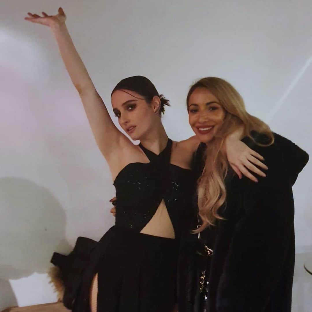 ターラのインスタグラム：「🖤🐺 @hernameisbanks . . 📸✨ @tishkbarzanji」