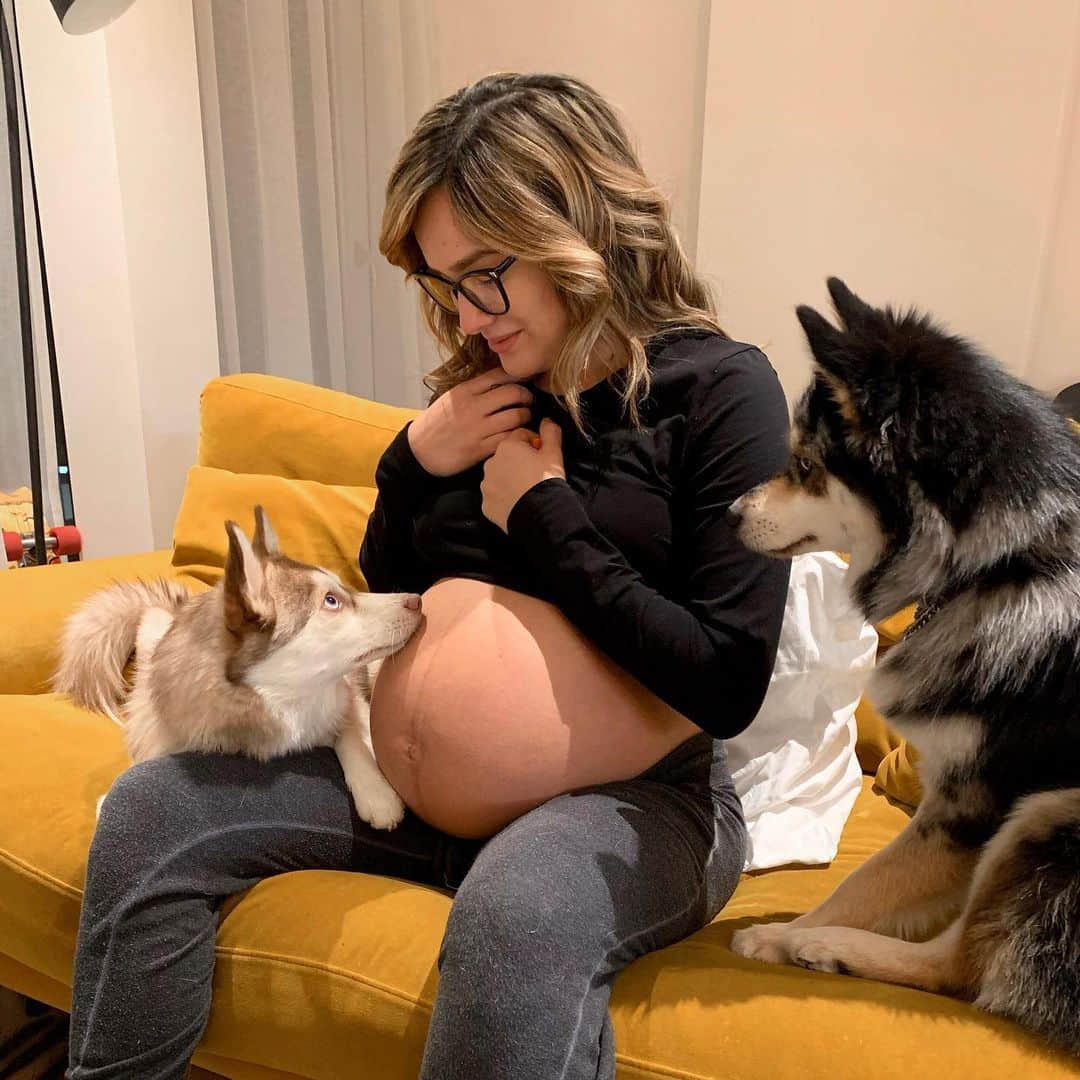 チャチー・ゴンザレスのインスタグラム：「I can say the boys are just as impatient as I am awaiting Princess Batman’s arrival...⏰」