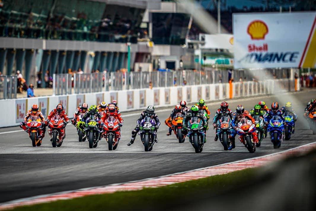 バレンティーノ・ロッシさんのインスタグラム写真 - (バレンティーノ・ロッシInstagram)「Sepang International Circuit,Malaysia Sunday,MotoGP Race 📸 @falex79」11月6日 4時15分 - valeyellow46
