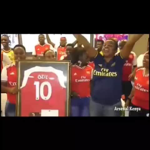 メスト・エジルのインスタグラム：「This support is overwhelming! ❤🙏🏼 I hope you will find a good place for my little gift 👍🏼😉 Thank you so much Kenya 🇰🇪 #M1Ö #YaGunnersYa」