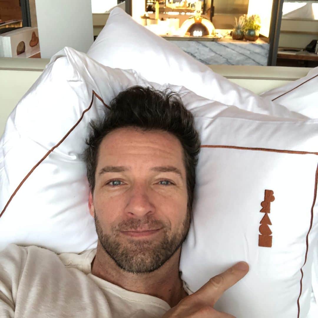 イアン・ボーエンのインスタグラム：「Just when I thought this city couldn’t be any more Magic... * Thank you @virginia_persol and @tonyjacob75 for welcoming me to your beautiful hotels.  @brachparis @sinnerparis @evokparis * Can’t wait to see you all again. * @florentwoh your Halloween party will not soon be forgotten. *」