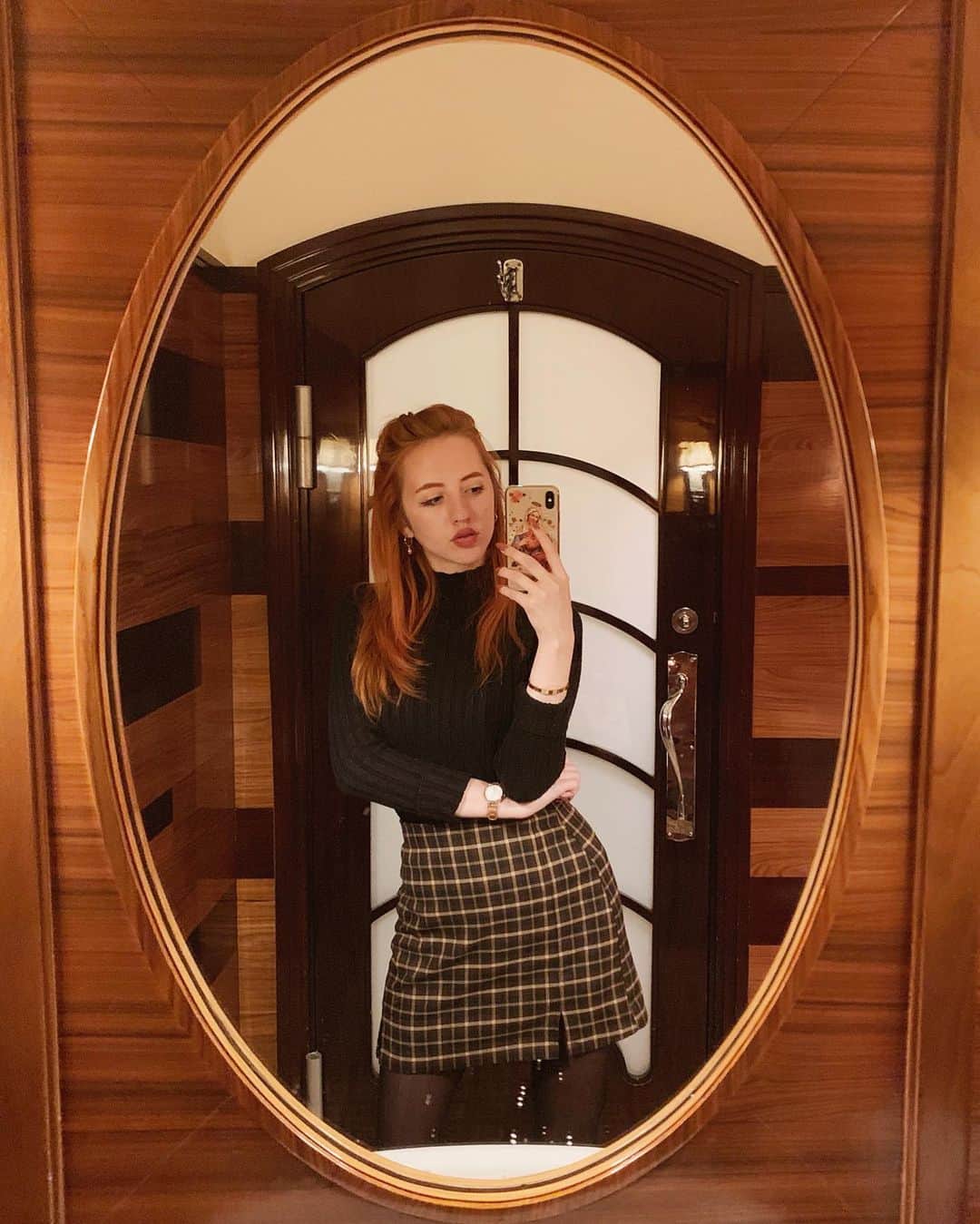 ベッキー・クルーエルのインスタグラム：「firework night delight 🎇 turtleneck season underway 🐢」