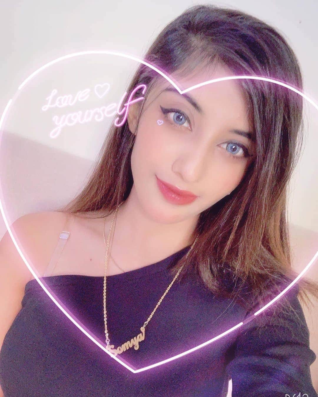 B612のインスタグラム：「To love oneself is the beginning of a life-long romance.🥰 ⠀ Credits to- @somya_daundkar」