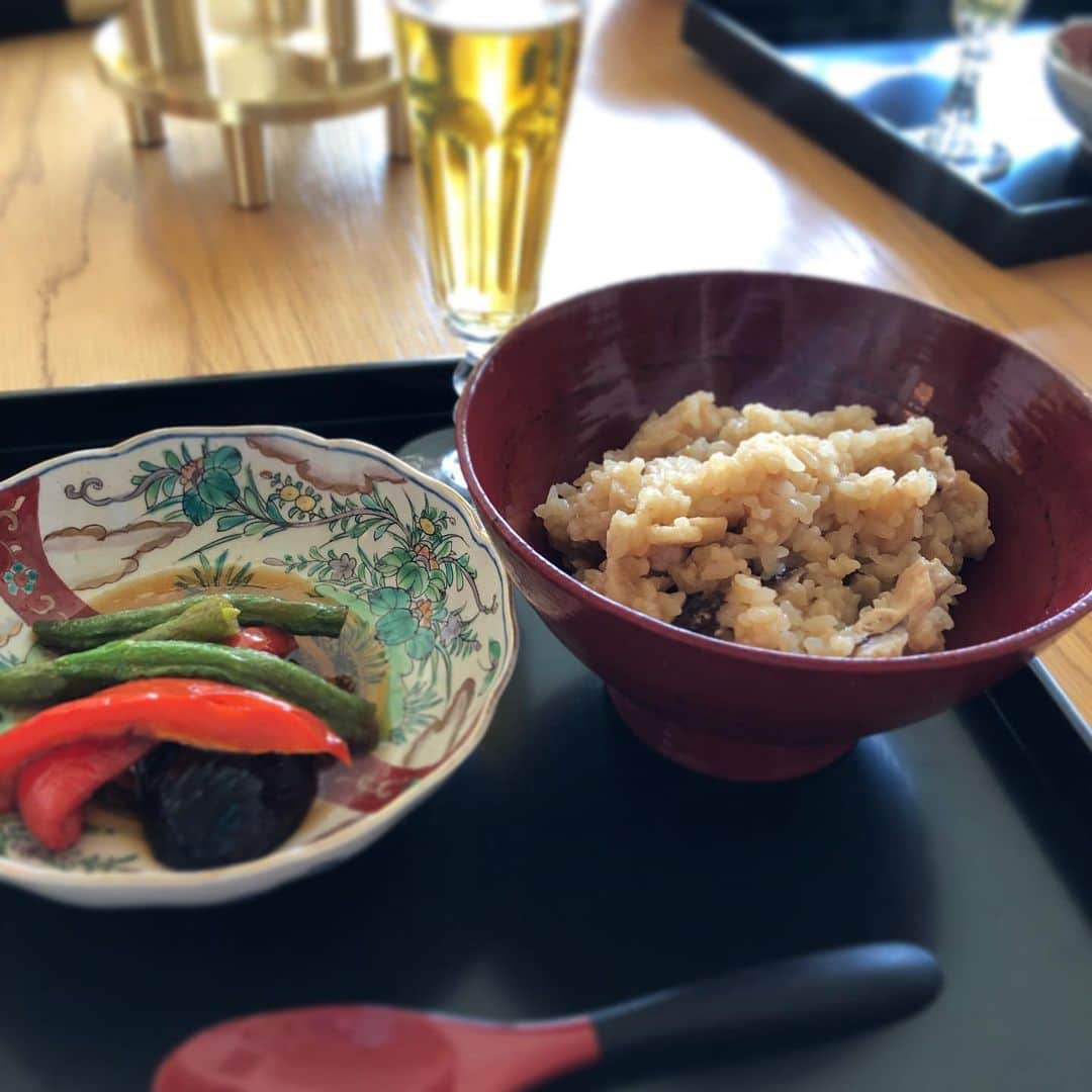 行正り香さんのインスタグラム写真 - (行正り香Instagram)「本日のお昼ごはんはこちらのレシピ。もち米でなくても美味しいですが、もち米だと、もっと美味しい。#行正り香 #rikayukimasa #アジアごはん#鶏肉炊き込みごはん」11月6日 14時59分 - rikayukimasa