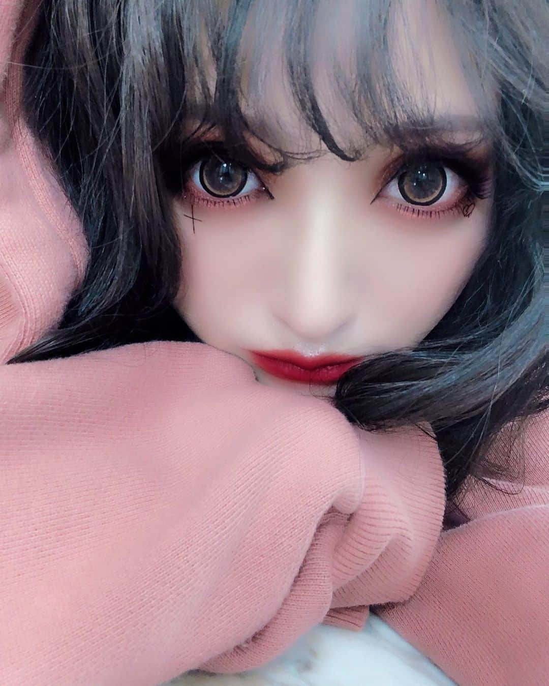 桜井莉菜さんのインスタグラム写真 - (桜井莉菜Instagram)「ハロウィンも終わり そろそろクリスマスモード🎄✨ 私の1番好きな季節がやってきた❤️ そして今年のコラボサンタが可愛過ぎて絶対着たいから、無理矢理にでもクリスマス会する予定🙋‍♀️← 詳しくはストーリーを見てね💓 さぁ！ 今年はどこのイルミネーション見に行こうかなぁ✨✨✨ 少なくても2箇所は行きたい🤔 今からワクワクしている😍❤️ #クリスマス#イルミネーション#サンタ#サンタコス」11月6日 15時07分 - rina__sakurai