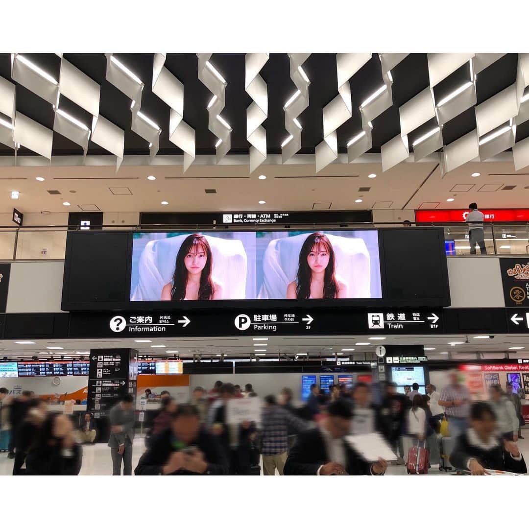 板野友美さんのインスタグラム写真 - (板野友美Instagram)「LP PROLABOさんの『tna』のweb cmに 出演させていただきました💜 成田空港の第2到着ロビーでも見れます。  #tna」11月6日 15時19分 - tomo.i_0703