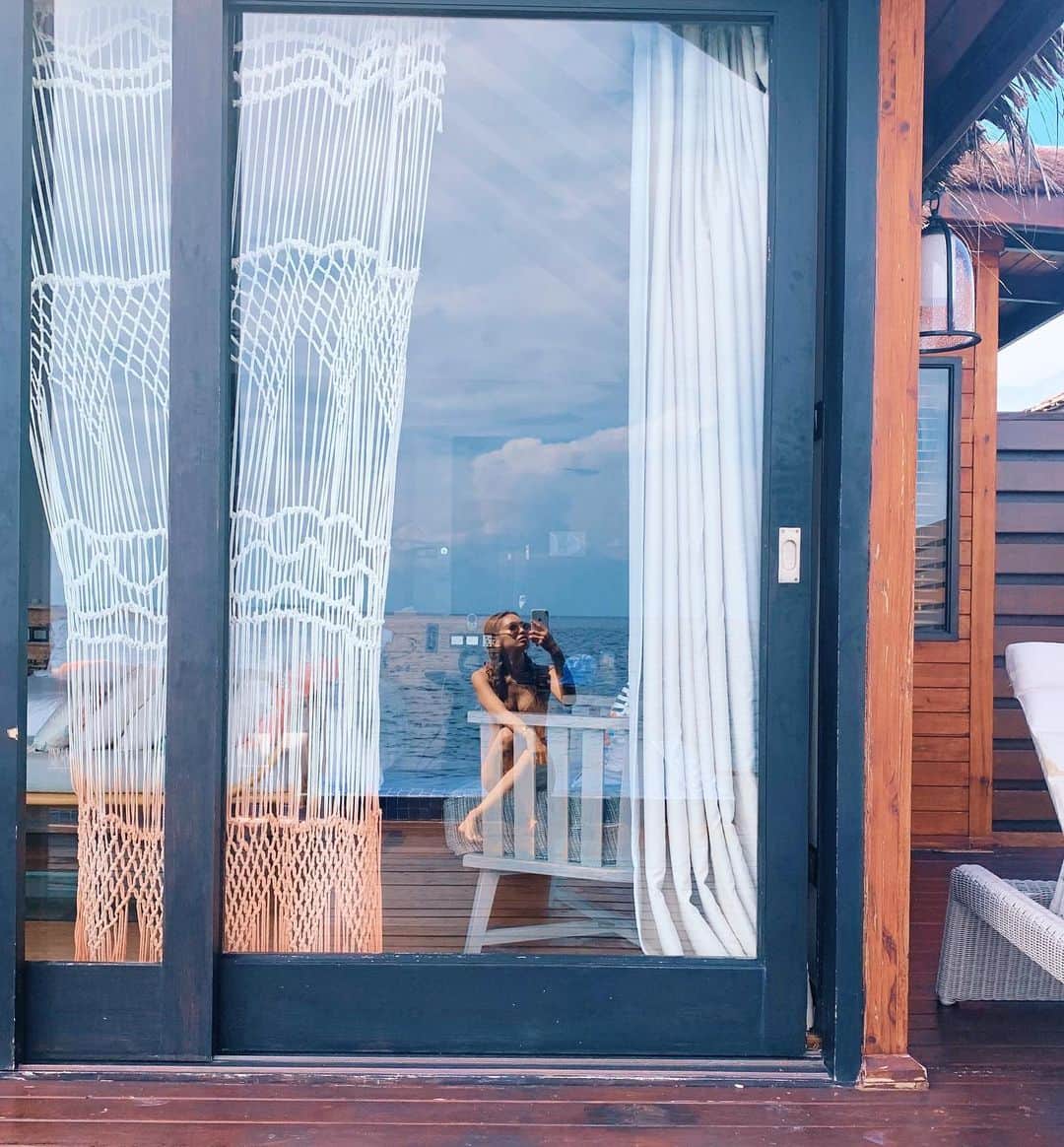 kanetaka ayaさんのインスタグラム写真 - (kanetaka ayaInstagram)「・ ・  The sea in front of the room 🌈 ・ ・ #honeymoon#Sea#海外旅行  #モルディブ#🇲🇻#swimwear#ungrid_staff」11月6日 15時24分 - aya_kanetaka_