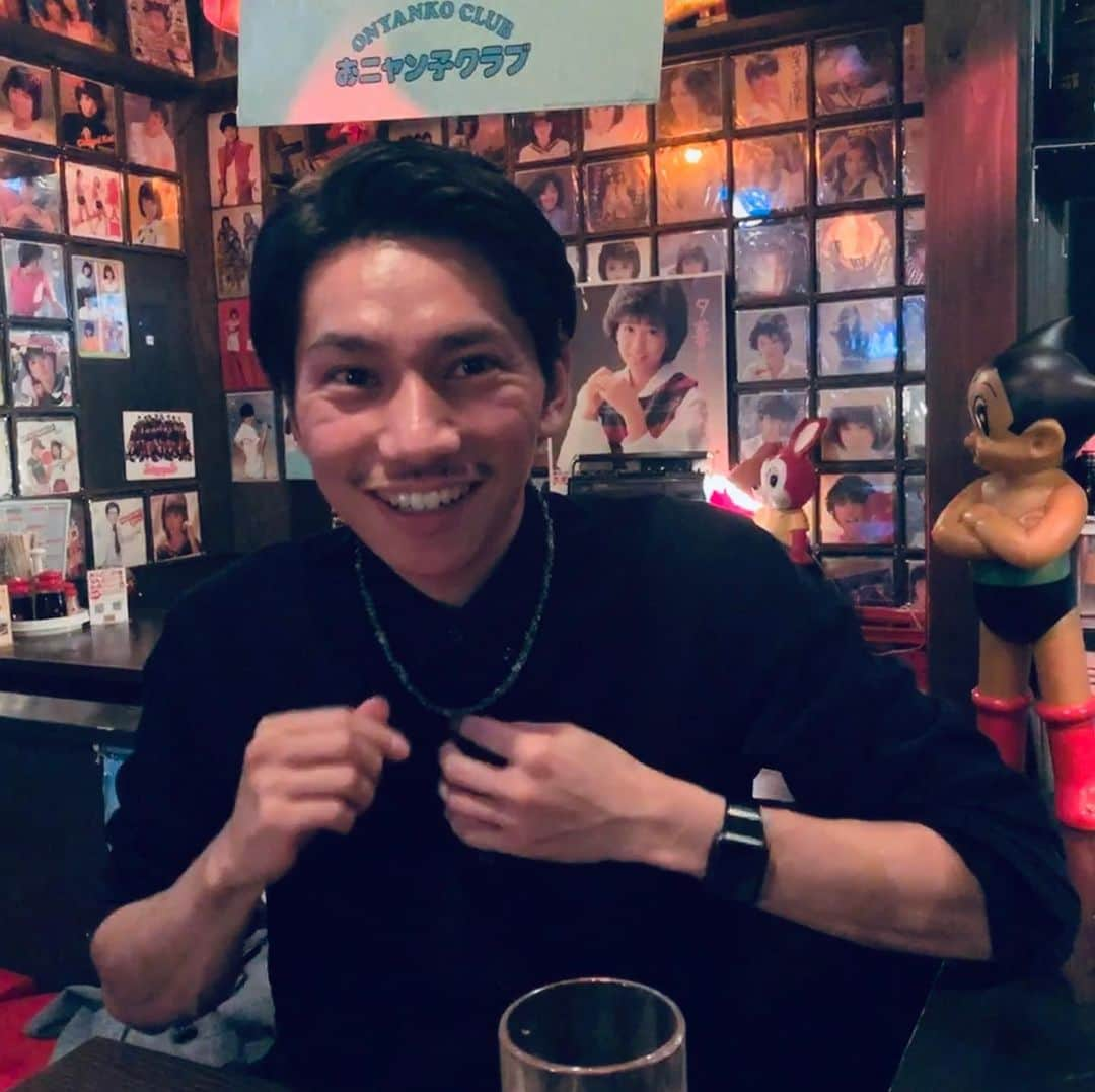 山本佳志さんのインスタグラム写真 - (山本佳志Instagram)「昭和な店に昭和な顔面  最高に素敵なアクセサリー  Photos by @_____isao_____  兄貴  @donoyu  #retro #昭和 #accessories #donoyu #山本佳志」11月6日 15時41分 - keishi_show_wa