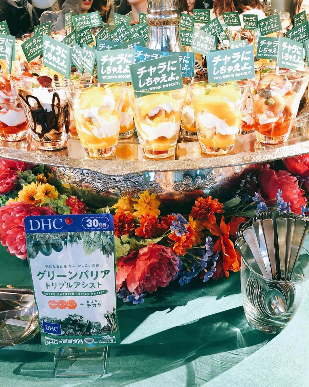 菊原梨華さんのインスタグラム写真 - (菊原梨華Instagram)「・ ・ DHCからのご招待で グリーンバリア トリプルアシストの 新商品イベントへ💚 ・ 1日3粒で野菜が取れて余分なものを  OUTするとゆう健康補助食品✨ ・ 会場にはたっっっくさんの 美味しそうな食べ物が😍 アメリカに来たかのような 大きなハンバーグにドーナツ唐揚げ、、🥰🥰🥰 ・ これから忘年会シーズンだし 食べたいもの気にせず食べたいですねっ💚 ・ グリーンバリア持ち歩こっと💚💚 ・ #グリーンバリアトリプルアシスト #チャラにしちゃえよ#DHC_PR#健康#健康補助食品#サプリメント#野菜#ご飯#新商品#event#enjoy#love#写真#食べた#美味しかった#me#followme#follow#ハンバーガー#忘年会#シーズン」11月6日 15時46分 - happyluckyhappy