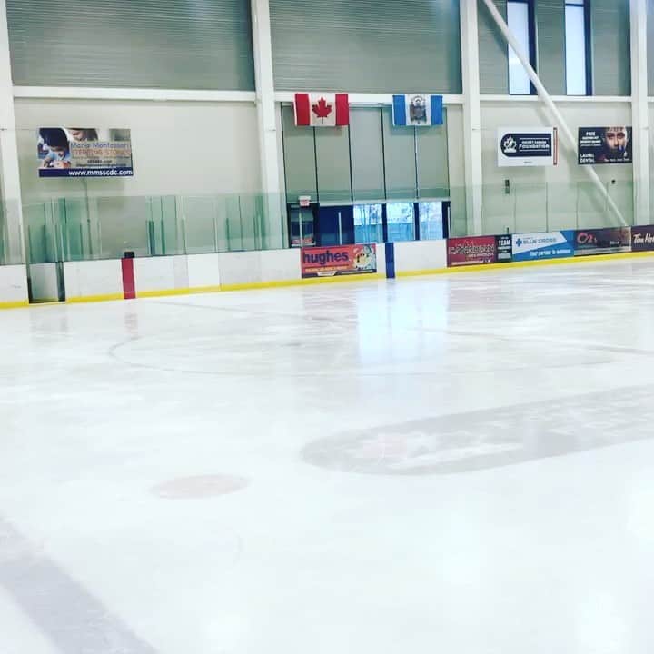 ヴォーン・チピアーのインスタグラム：「#34 and #stillgotit. Getting back in shape for next weeks shows! #auraskates #stepsteel #figureskating #old #bigceleb」