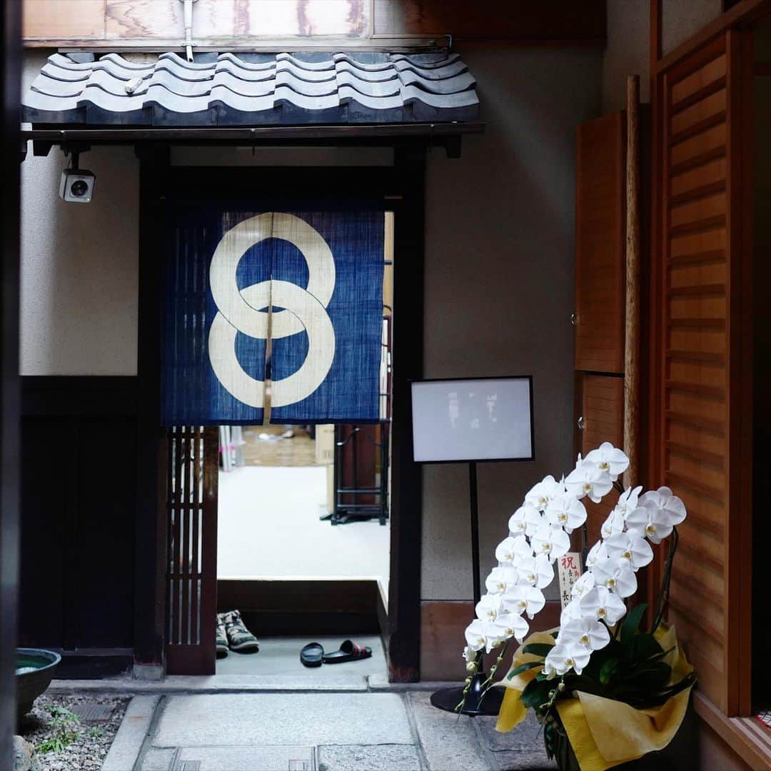 行方 久子 Hisako Namekataさんのインスタグラム写真 - (行方 久子 Hisako NamekataInstagram)「#hisakotravel  kiwakoto パートナー工房ツアーで訪れた西陣織りの加納幸についてHINATAに綴りました。」11月6日 7時30分 - hisakonamekata